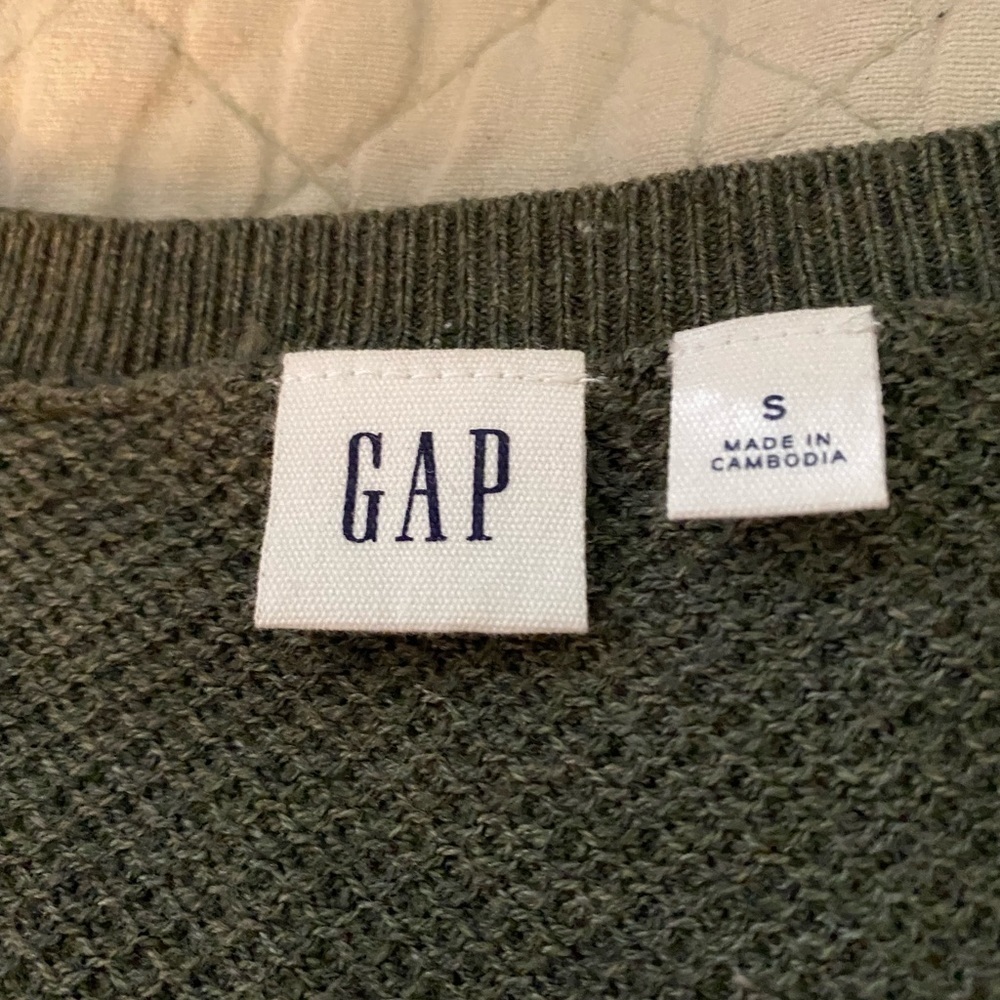 GAP top, thermal style, size Small. V-neck, long sleeves. Olive green. - Picture 5 of 6